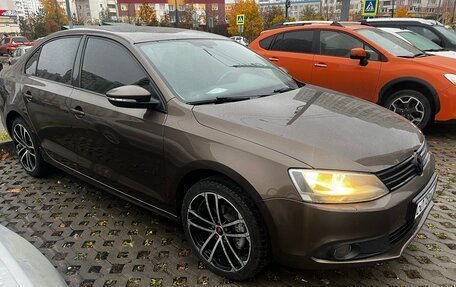 Volkswagen Jetta VI, 2013 год, 970 000 рублей, 3 фотография