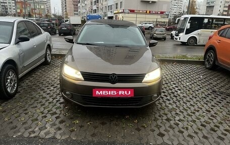 Volkswagen Jetta VI, 2013 год, 970 000 рублей, 2 фотография