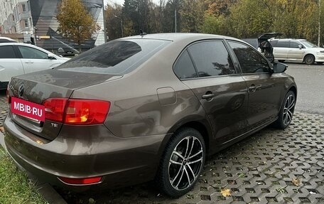 Volkswagen Jetta VI, 2013 год, 970 000 рублей, 4 фотография