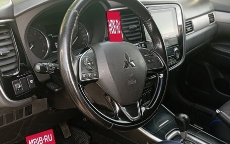 Mitsubishi Outlander III рестайлинг 3, 2018 год, 1 920 000 рублей, 2 фотография