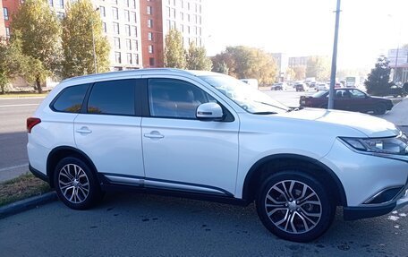 Mitsubishi Outlander III рестайлинг 3, 2018 год, 1 920 000 рублей, 4 фотография