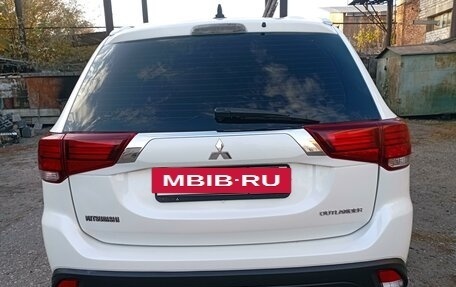 Mitsubishi Outlander III рестайлинг 3, 2018 год, 1 920 000 рублей, 3 фотография