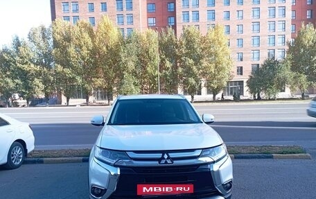 Mitsubishi Outlander III рестайлинг 3, 2018 год, 1 920 000 рублей, 9 фотография