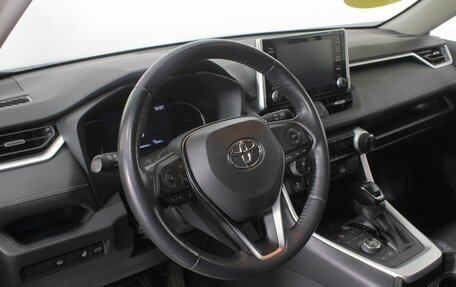 Toyota RAV4, 2021 год, 3 920 000 рублей, 13 фотография