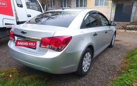 Chevrolet Cruze II, 2010 год, 599 000 рублей, 4 фотография