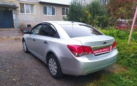 Chevrolet Cruze II, 2010 год, 599 000 рублей, 3 фотография