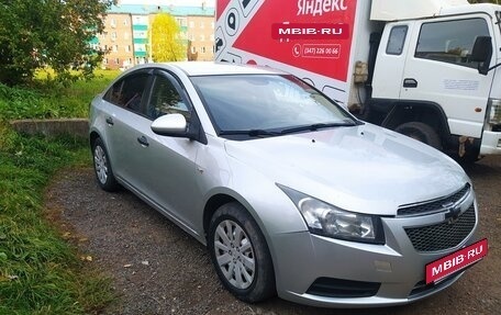 Chevrolet Cruze II, 2010 год, 599 000 рублей, 2 фотография