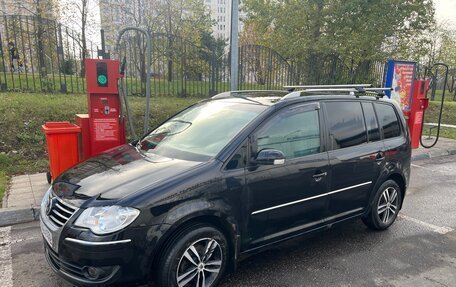 Volkswagen Touran III, 2008 год, 750 000 рублей, 1 фотография