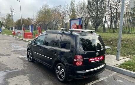 Volkswagen Touran III, 2008 год, 750 000 рублей, 3 фотография