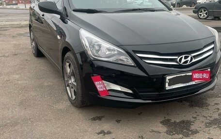 Hyundai Solaris II рестайлинг, 2015 год, 1 300 000 рублей, 3 фотография