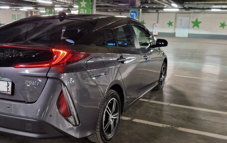 Toyota Prius IV XW50, 2020 год, 3 200 000 рублей, 5 фотография