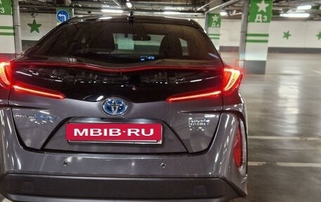 Toyota Prius IV XW50, 2020 год, 3 200 000 рублей, 6 фотография