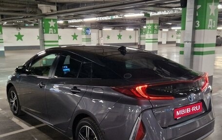 Toyota Prius IV XW50, 2020 год, 3 200 000 рублей, 8 фотография