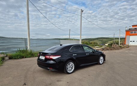 Toyota Camry, 2019 год, 3 390 000 рублей, 4 фотография