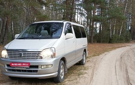 Toyota Regius, 2001 год, 799 000 рублей, 2 фотография