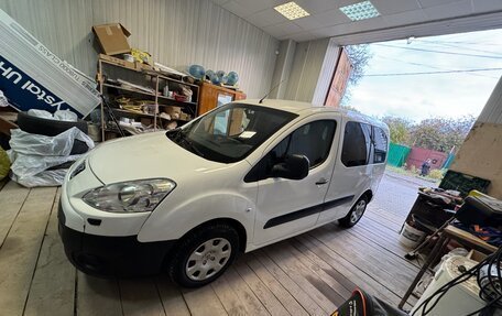 Peugeot Partner II рестайлинг 2, 2010 год, 700 000 рублей, 2 фотография