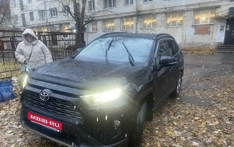 Toyota RAV4, 2021 год, 3 400 000 рублей, 2 фотография