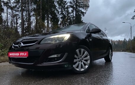 Opel Astra J, 2013 год, 990 000 рублей, 2 фотография