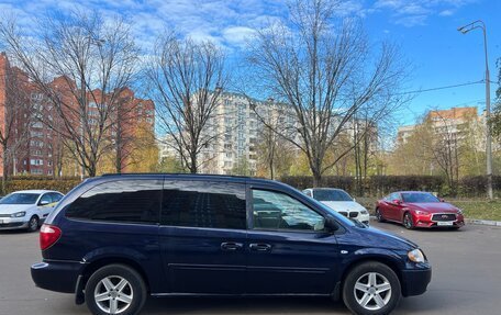 Chrysler Town & Country IV, 2005 год, 650 000 рублей, 2 фотография