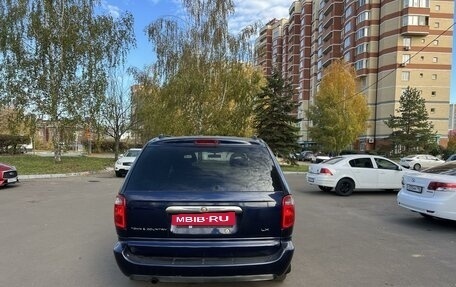 Chrysler Town & Country IV, 2005 год, 650 000 рублей, 3 фотография