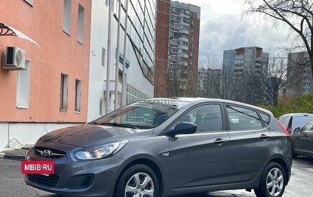 Hyundai Solaris II рестайлинг, 2012 год, 900 000 рублей, 2 фотография