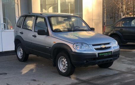 Chevrolet Niva I рестайлинг, 2010 год, 500 000 рублей, 3 фотография