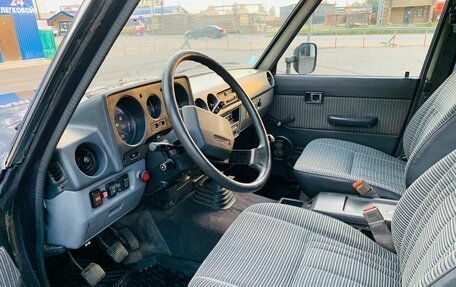 Toyota Land Cruiser 70, 1985 год, 1 250 000 рублей, 13 фотография