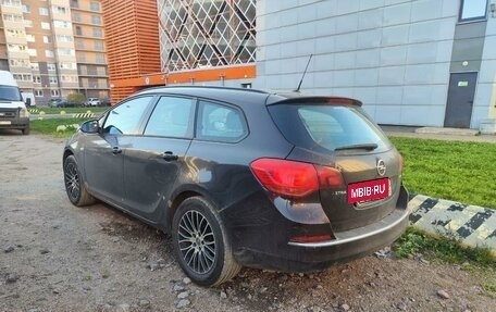 Opel Astra J, 2013 год, 870 000 рублей, 2 фотография