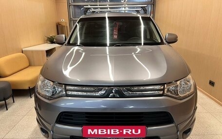 Mitsubishi Outlander III рестайлинг 3, 2012 год, 1 379 000 рублей, 2 фотография