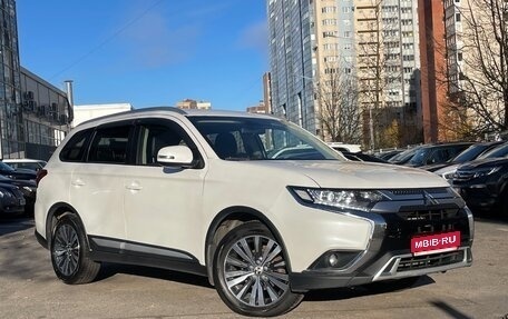 Mitsubishi Outlander III рестайлинг 3, 2018 год, 2 549 000 рублей, 1 фотография