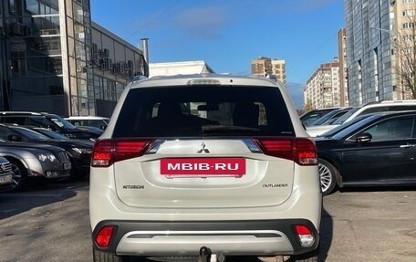 Mitsubishi Outlander III рестайлинг 3, 2018 год, 2 549 000 рублей, 5 фотография