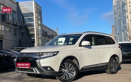 Mitsubishi Outlander III рестайлинг 3, 2018 год, 2 549 000 рублей, 3 фотография