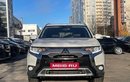 Mitsubishi Outlander III рестайлинг 3, 2018 год, 2 549 000 рублей, 2 фотография