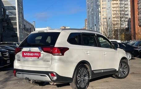 Mitsubishi Outlander III рестайлинг 3, 2018 год, 2 549 000 рублей, 6 фотография