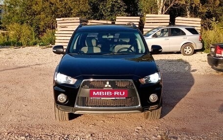 Mitsubishi Outlander III рестайлинг 3, 2011 год, 1 000 000 рублей, 3 фотография