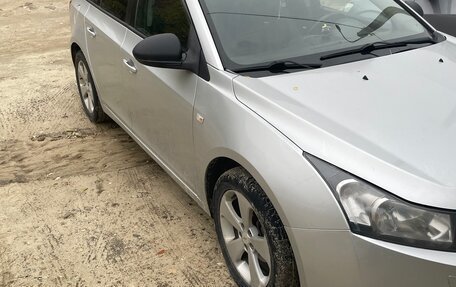 Chevrolet Cruze II, 2010 год, 935 000 рублей, 3 фотография