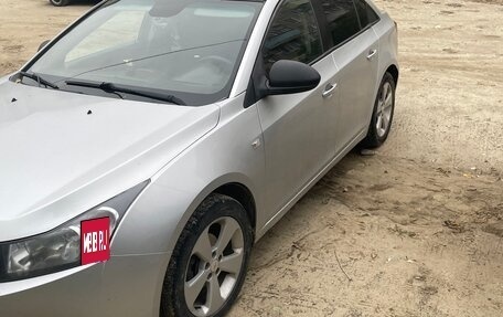 Chevrolet Cruze II, 2010 год, 935 000 рублей, 2 фотография