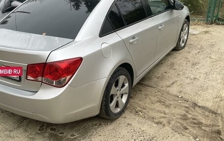 Chevrolet Cruze II, 2010 год, 935 000 рублей, 4 фотография