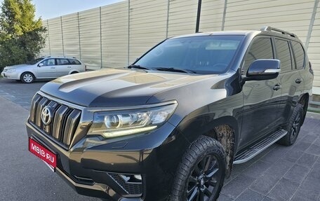 Toyota Land Cruiser Prado 150 рестайлинг 2, 2021 год, 7 300 000 рублей, 1 фотография