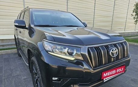 Toyota Land Cruiser Prado 150 рестайлинг 2, 2021 год, 7 300 000 рублей, 7 фотография