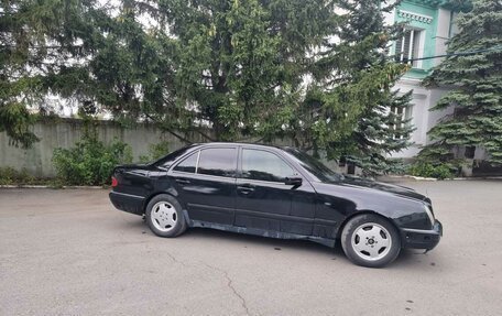 Mercedes-Benz E-Класс, 1996 год, 390 000 рублей, 5 фотография