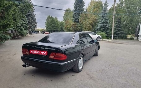 Mercedes-Benz E-Класс, 1996 год, 390 000 рублей, 4 фотография