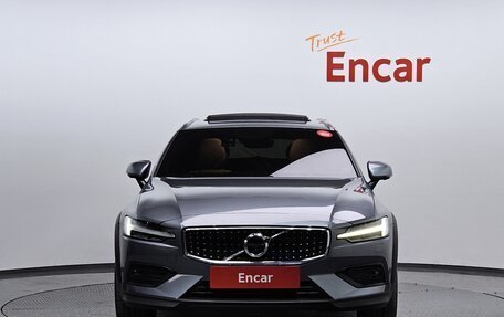 Volvo V60 II, 2019 год, 3 109 449 рублей, 3 фотография