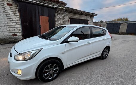 Hyundai Solaris II рестайлинг, 2012 год, 730 000 рублей, 2 фотография