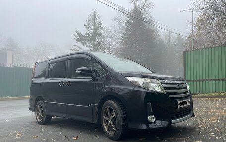 Toyota Noah III, 2015 год, 1 980 000 рублей, 2 фотография