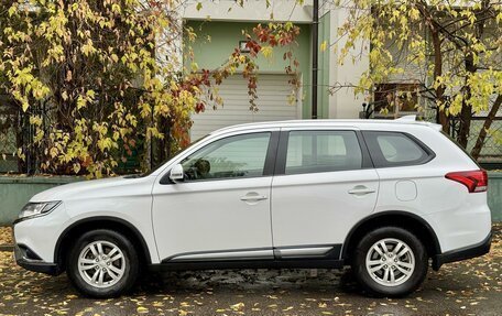 Mitsubishi Outlander III рестайлинг 3, 2018 год, 2 320 000 рублей, 12 фотография