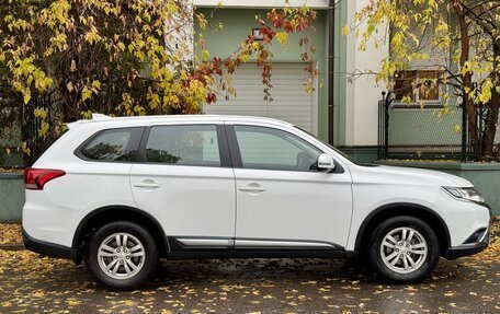 Mitsubishi Outlander III рестайлинг 3, 2018 год, 2 320 000 рублей, 4 фотография