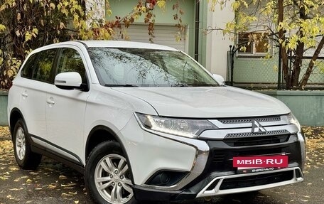 Mitsubishi Outlander III рестайлинг 3, 2018 год, 2 320 000 рублей, 3 фотография