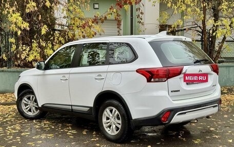 Mitsubishi Outlander III рестайлинг 3, 2018 год, 2 320 000 рублей, 5 фотография