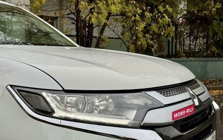 Mitsubishi Outlander III рестайлинг 3, 2018 год, 2 320 000 рублей, 20 фотография